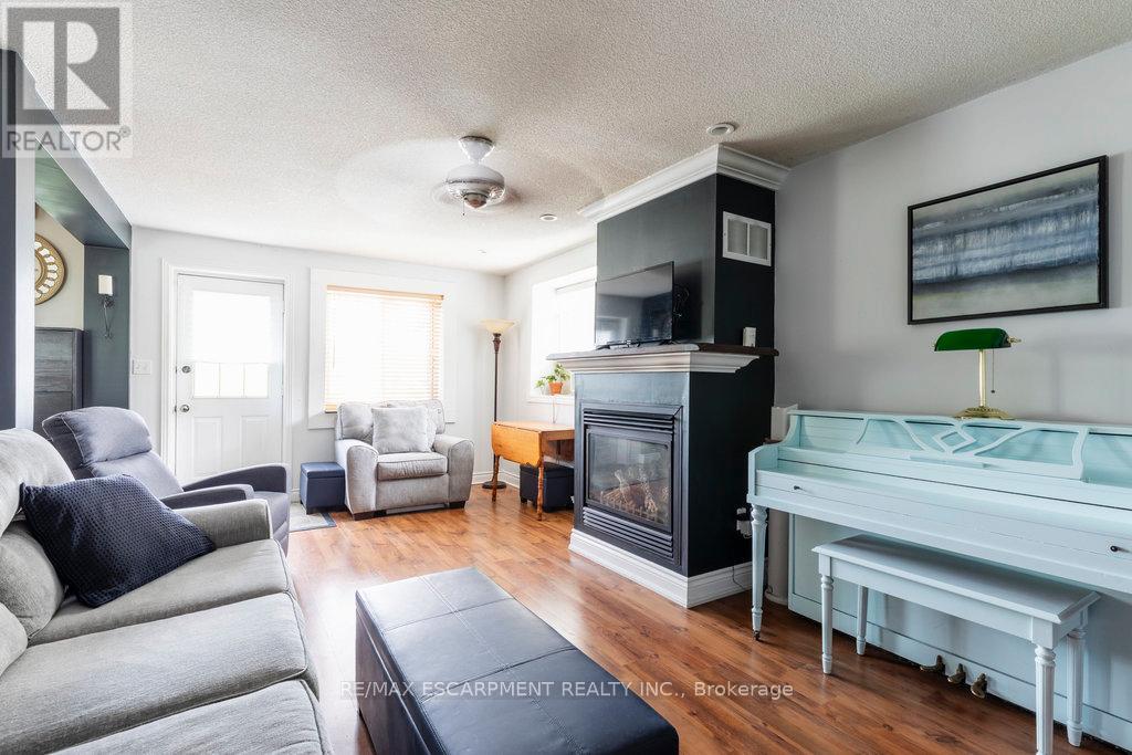 169 FORFAR STREET W