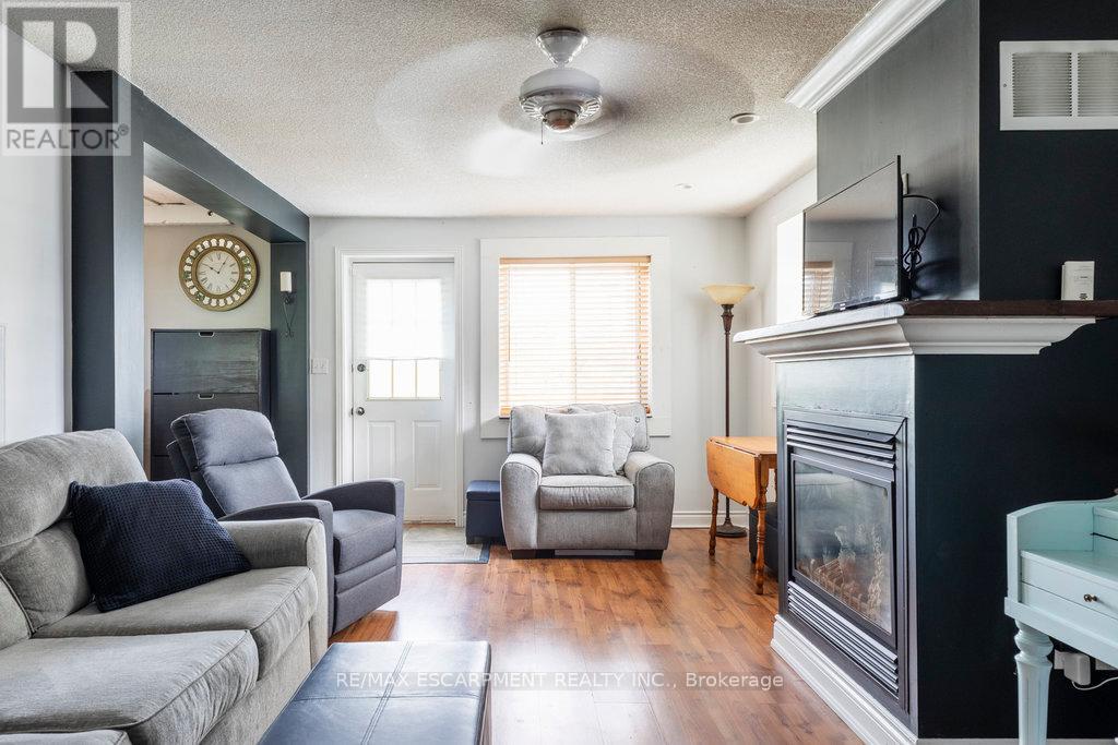 169 FORFAR STREET W