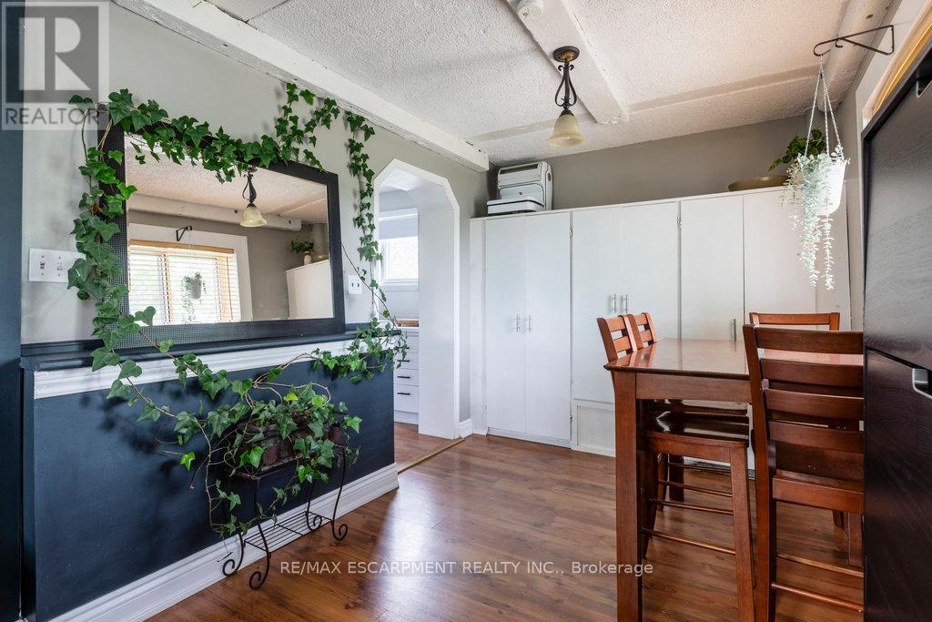 169 FORFAR STREET W