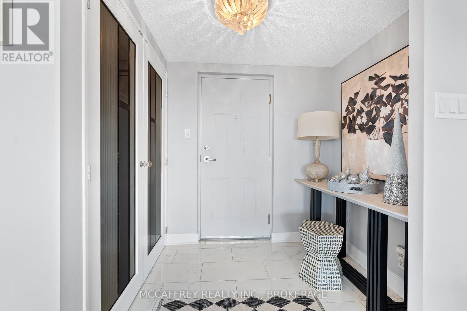 1105 - 257 BATH ROAD