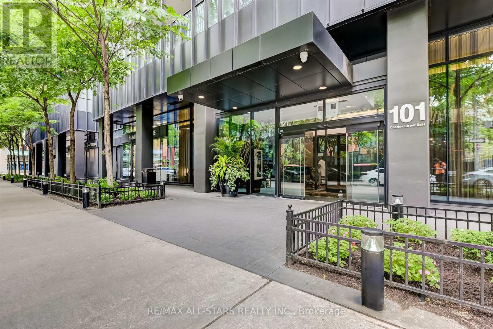 803 - 101 CHARLES STREET E