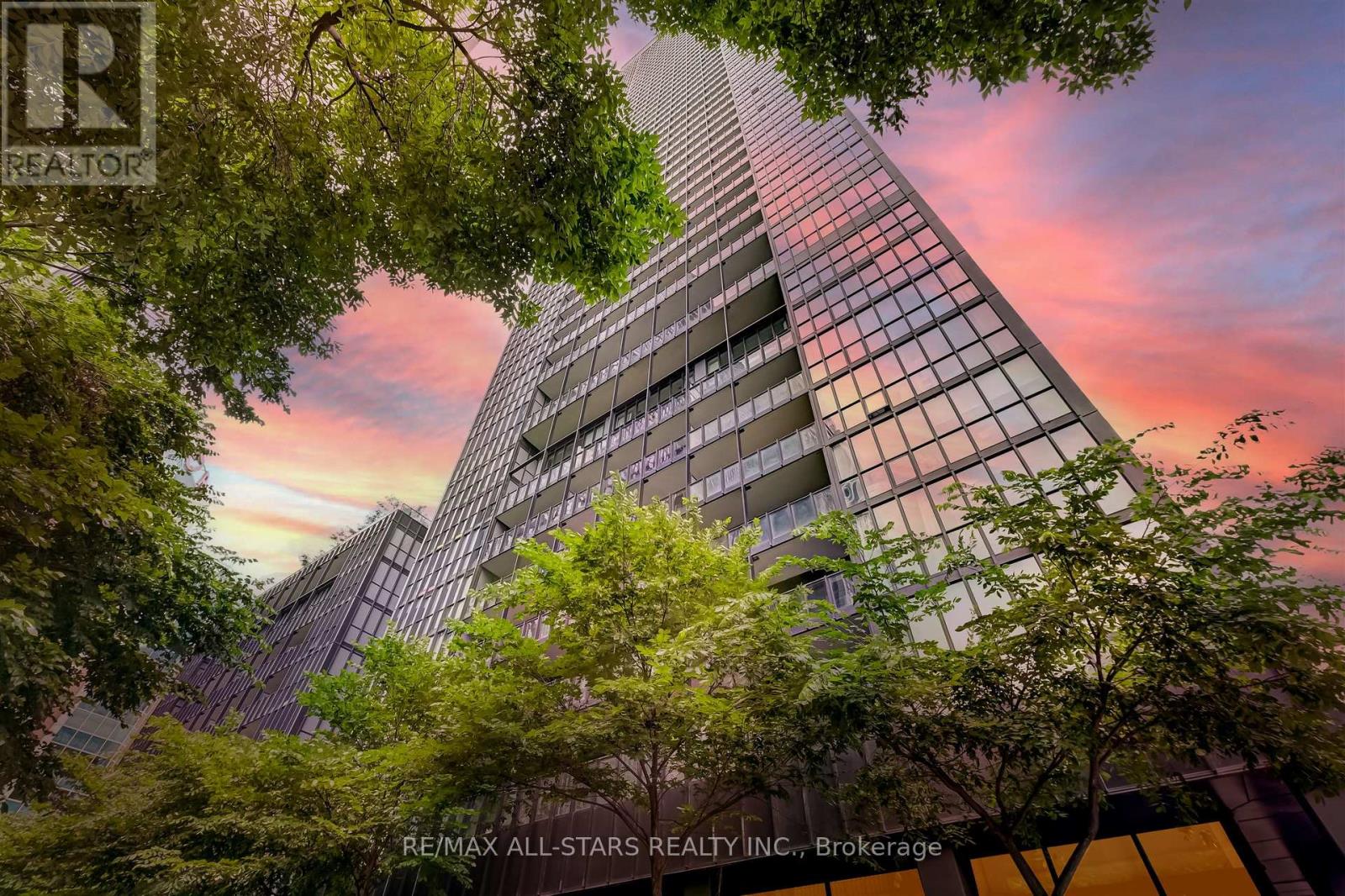 803 - 101 CHARLES STREET E