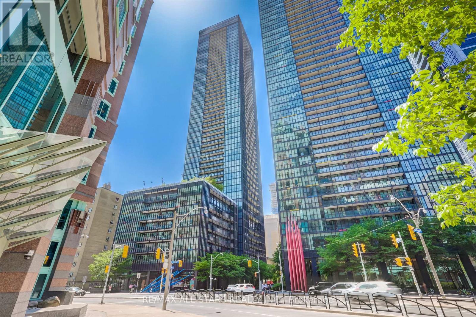 803 - 101 CHARLES STREET E