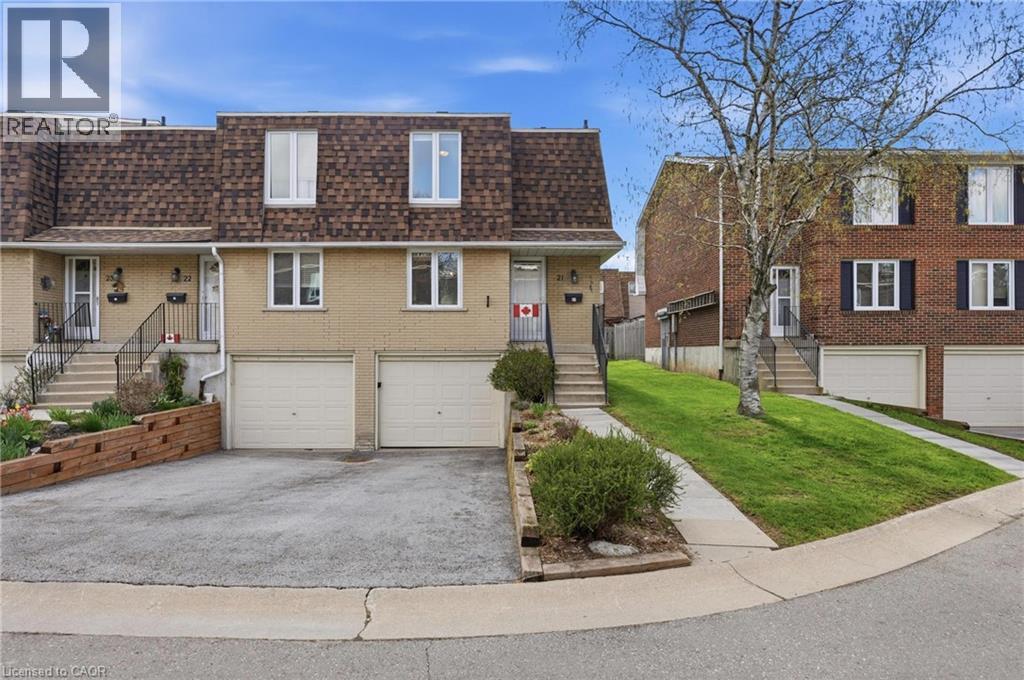 Photo 1 of 32 — 299 LIMERIDGE Ridge W Unit# 21, Hamilton, ON L9C2V4