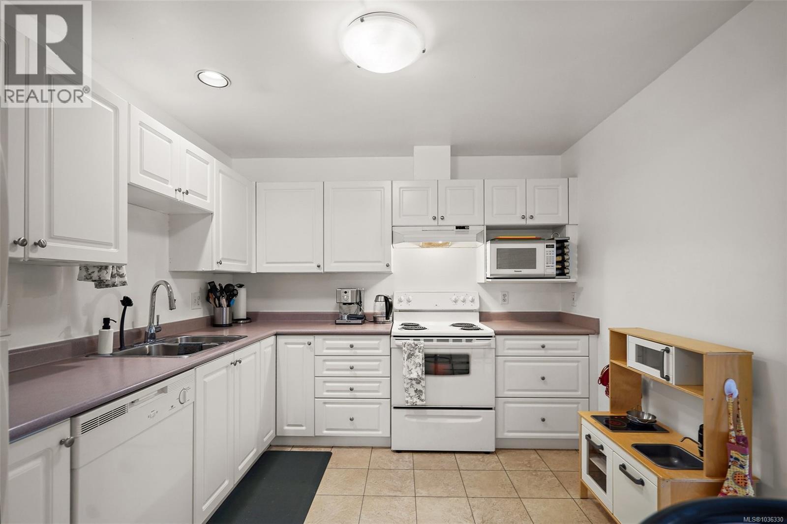 306 3400 Quadra St