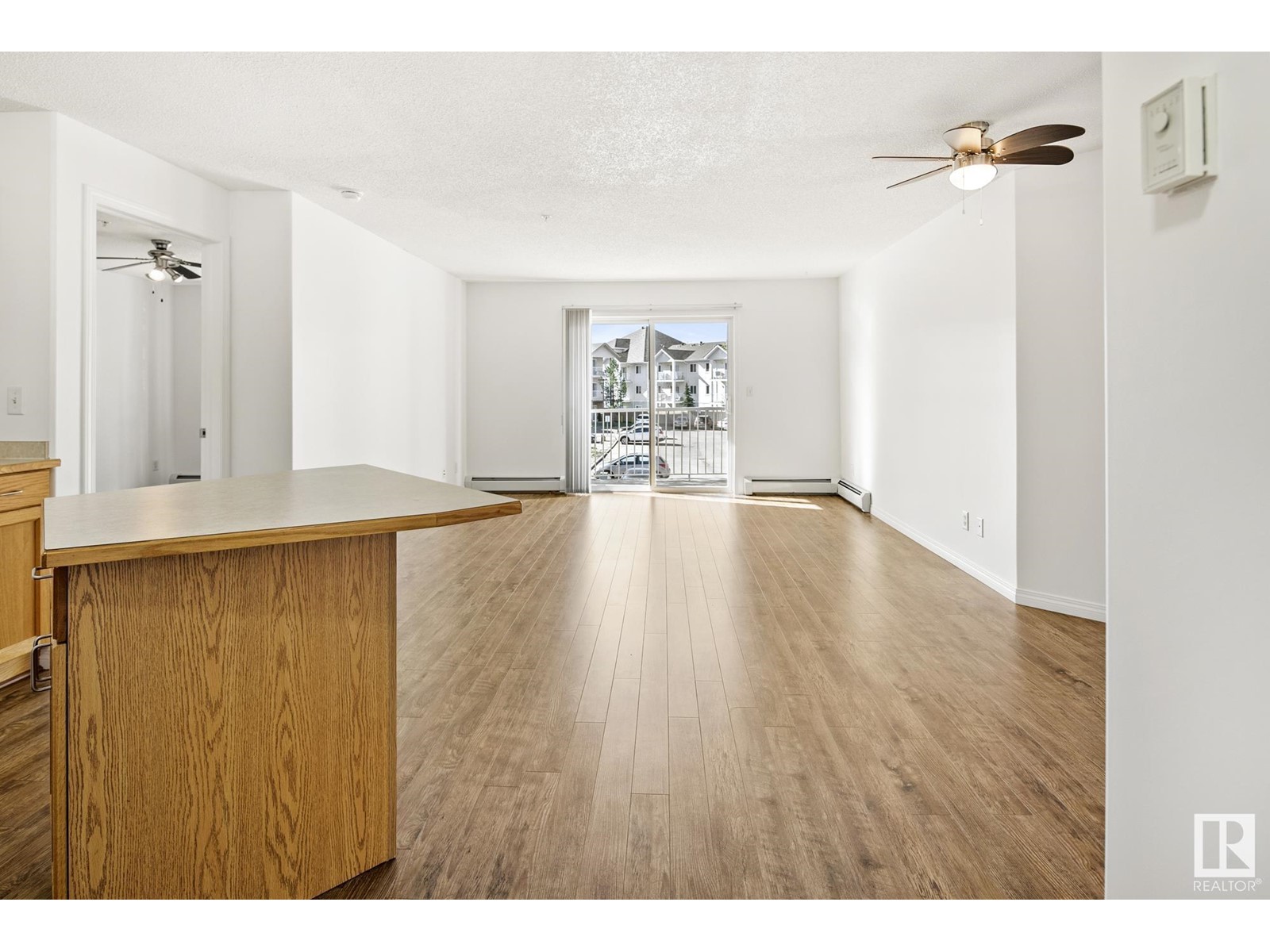 #205 16221 95 ST NW