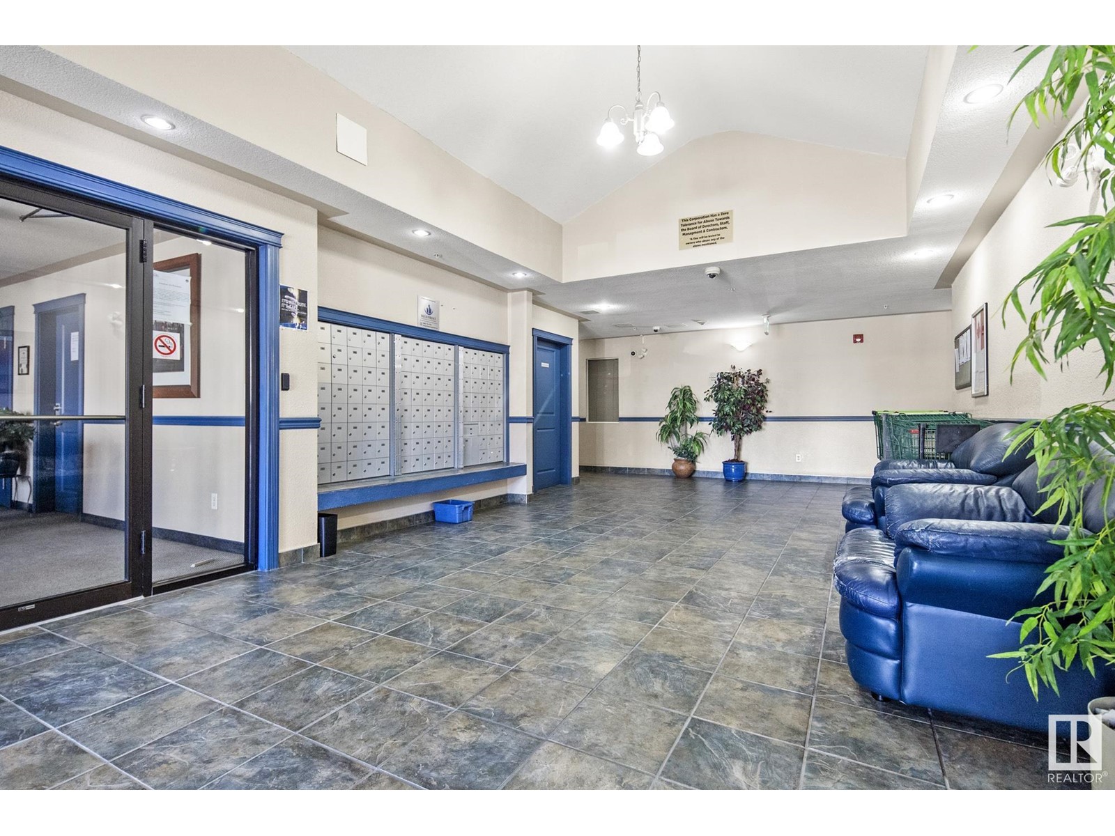 #205 16221 95 ST NW