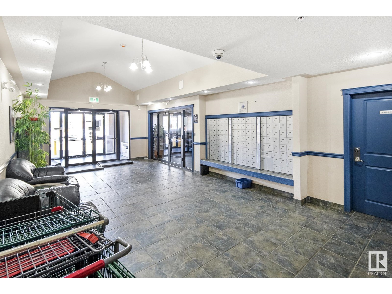 #205 16221 95 ST NW