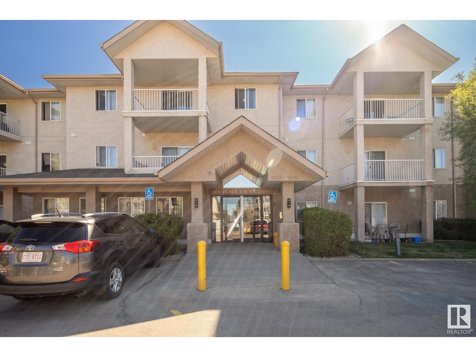 #205 16221 95 ST NW