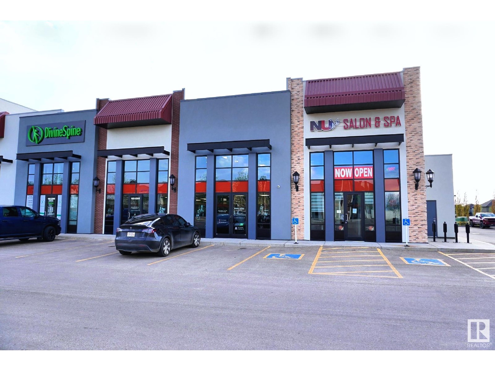 #101 5305 Magasin AV