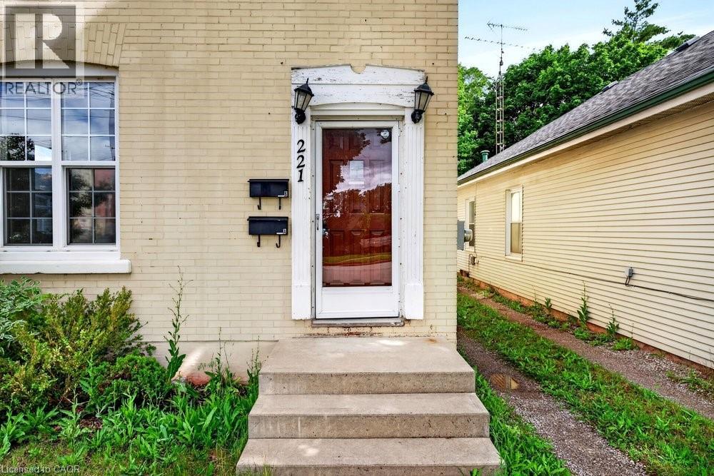 221 GRAND RIVER Avenue