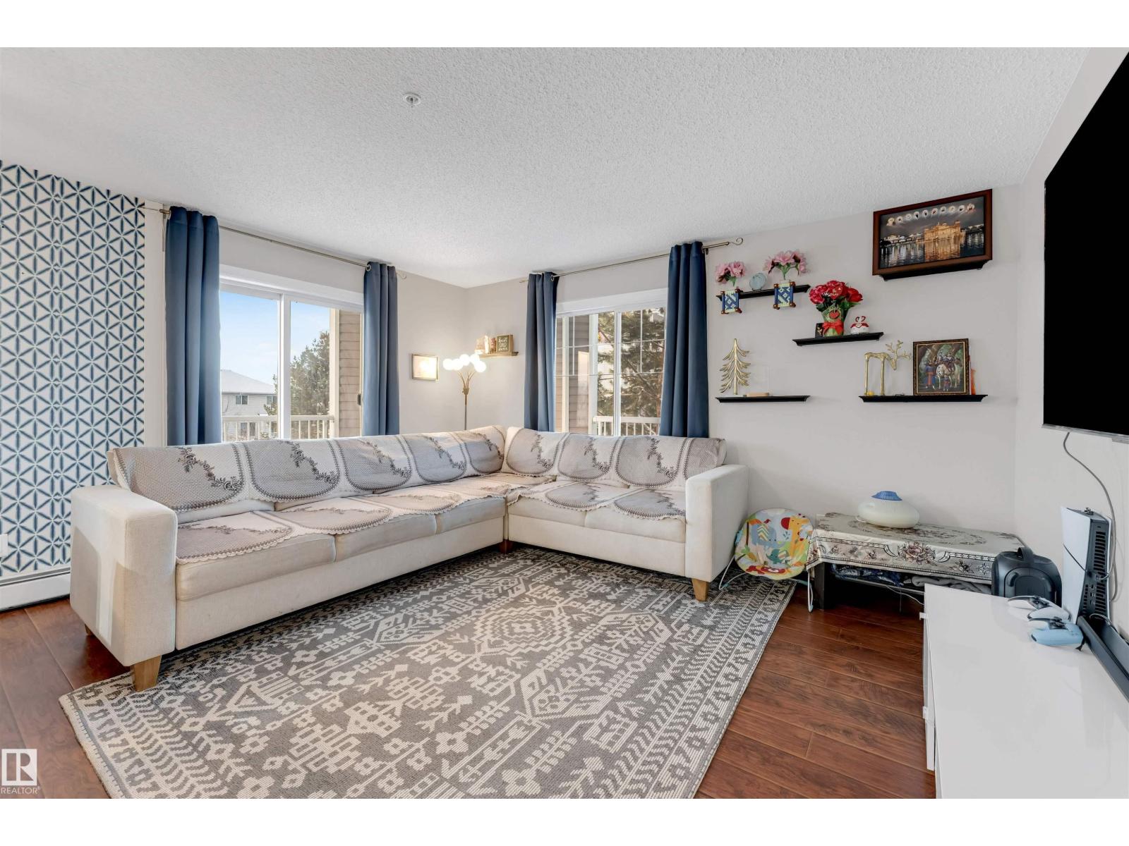 #201 4403 23 ST NW
