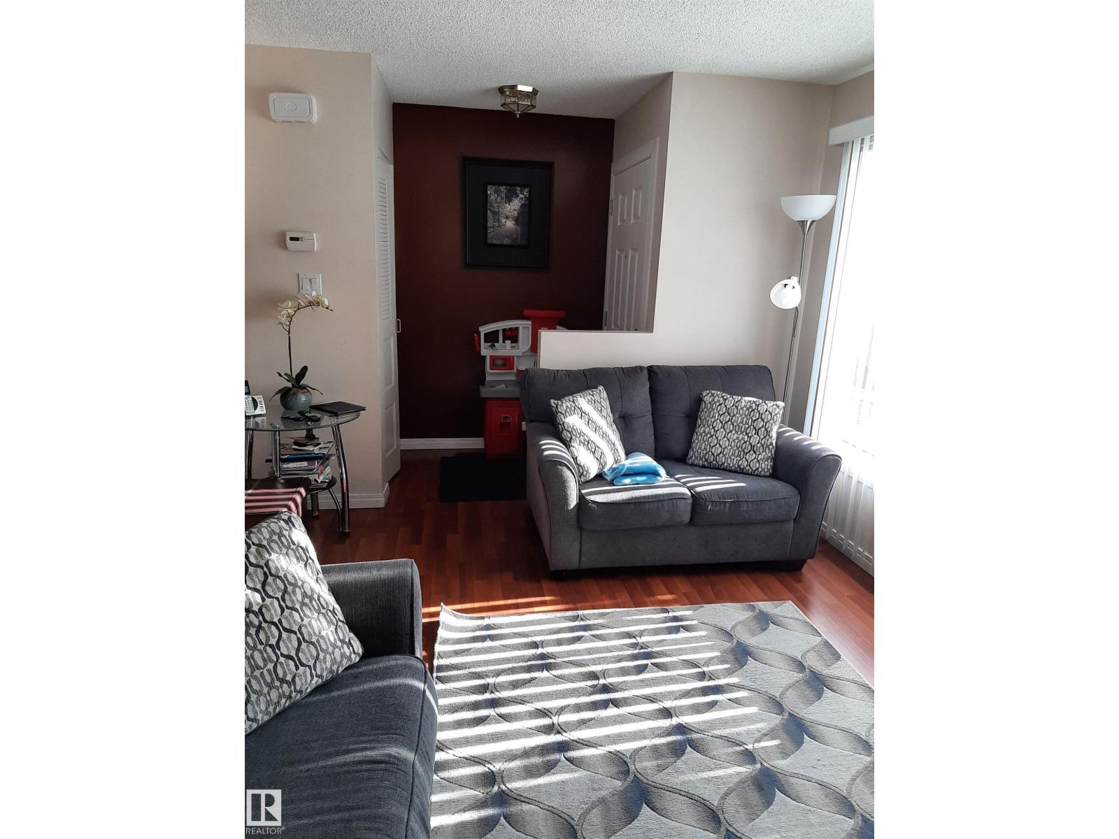 1068 LAKEWOOD RD N NW