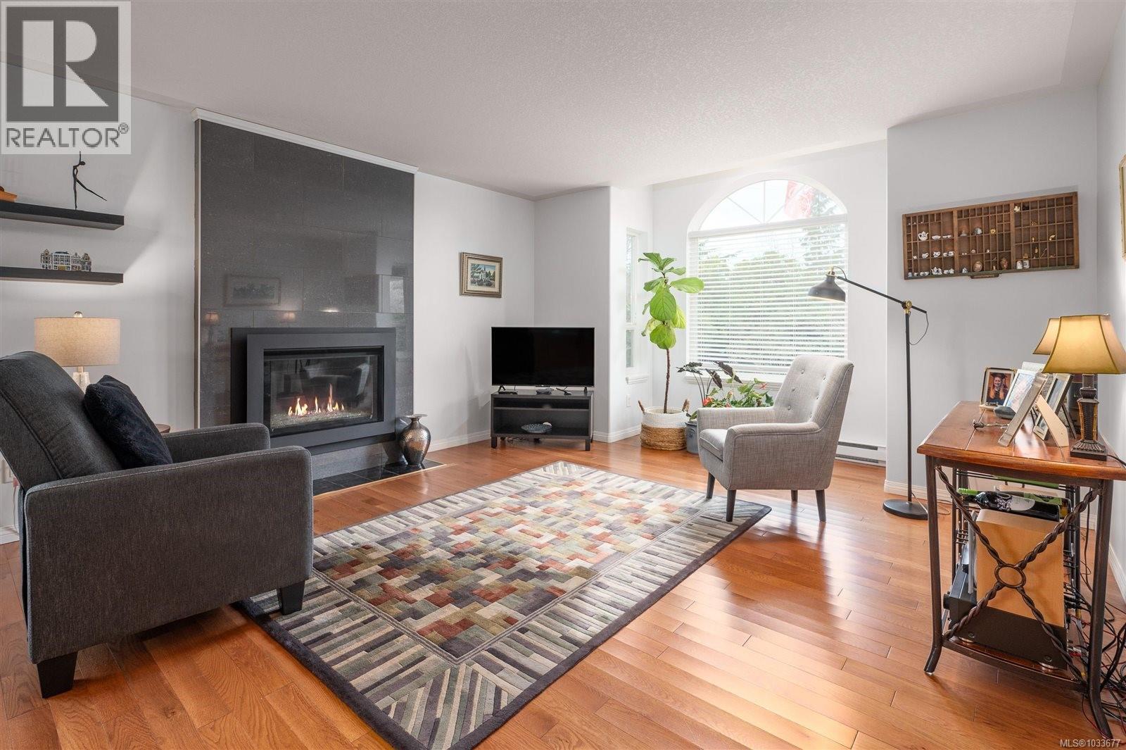 736 Barclay Cres