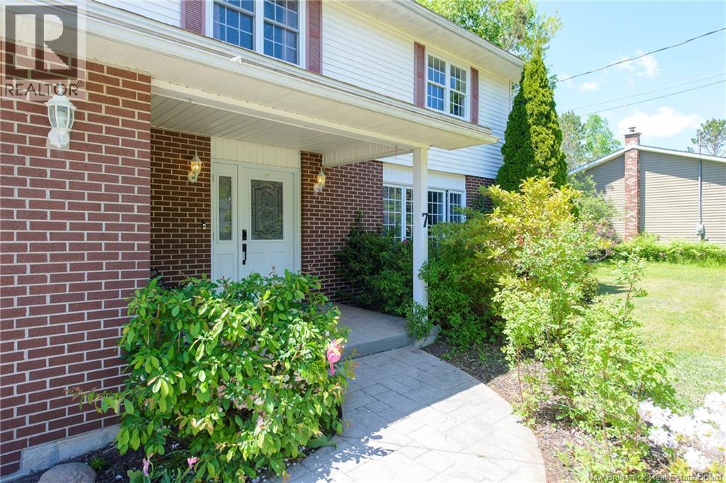 7 Baycrest Drive