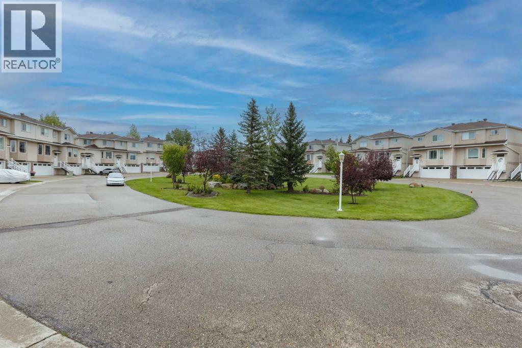 136 Country Hills Gardens NW