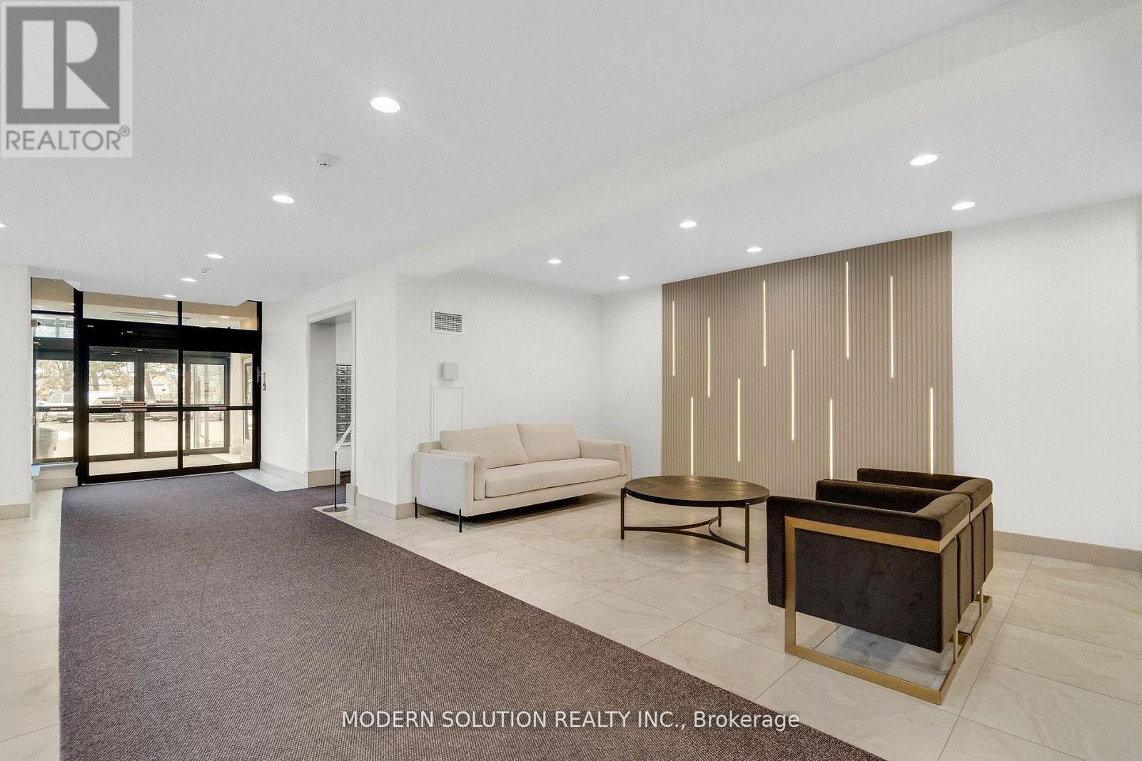 426 - 32 CLARISSA DRIVE