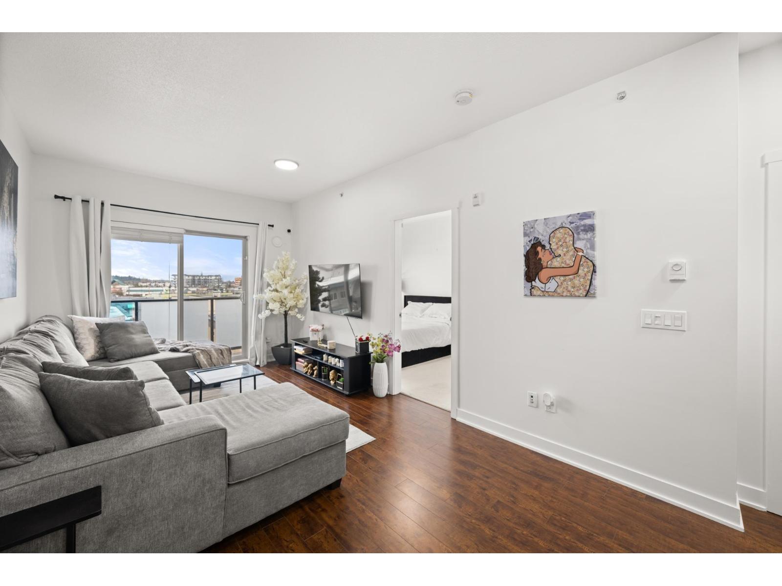 403 20460 DOUGLAS CRESCENT