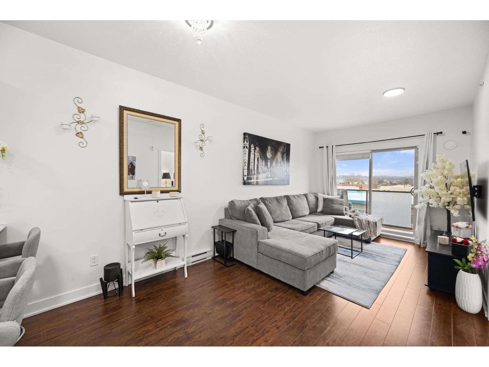 403 20460 DOUGLAS CRESCENT