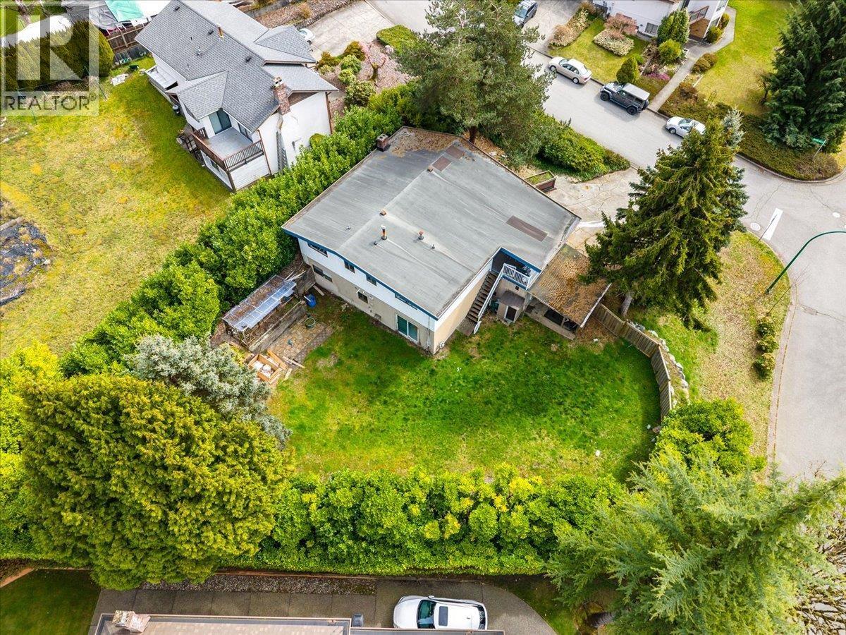 8071 GREENLAKE PLACE