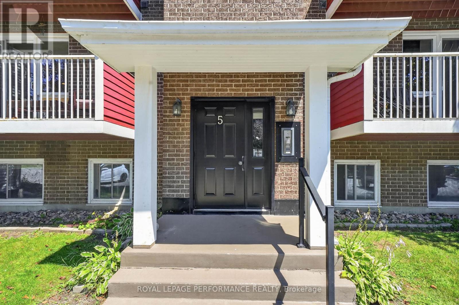 502 - 1589 ST BERNARD STREET