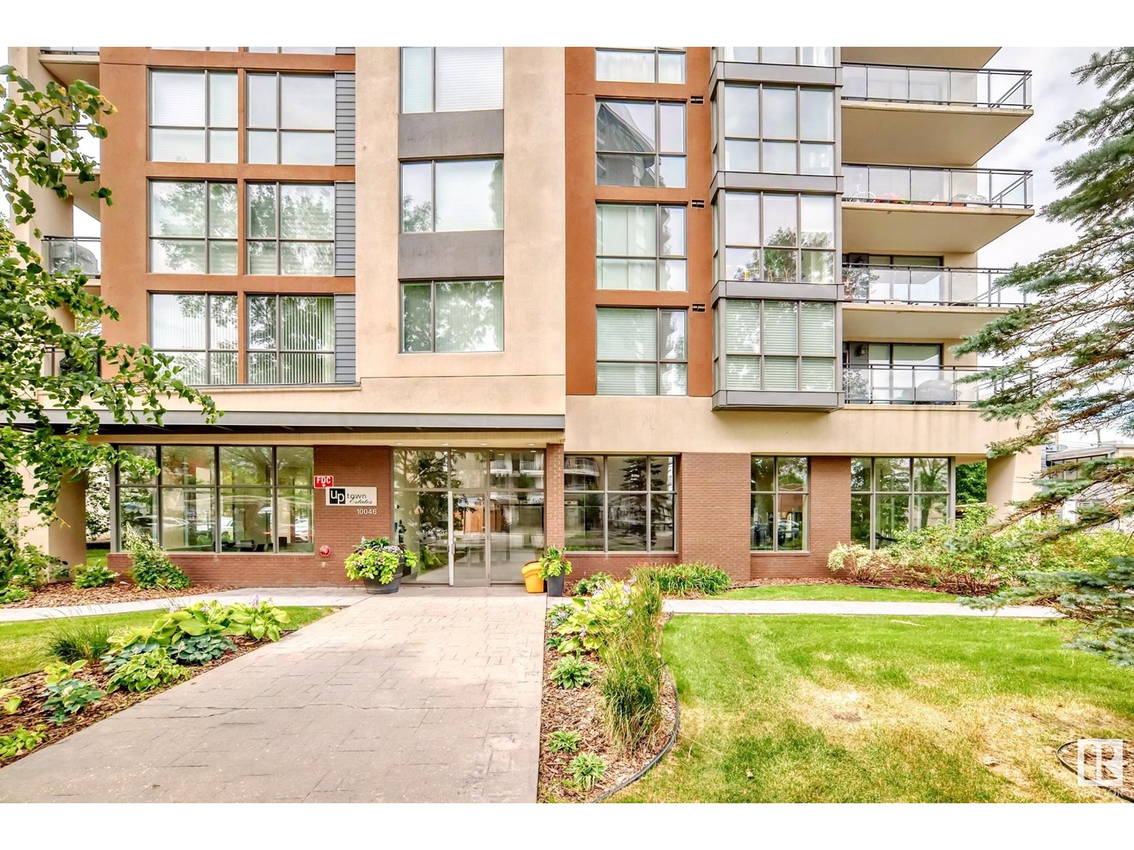 #203 10046 117 ST NW