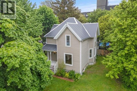 156 QUEEN STREET Sarnia ON N7T2R1