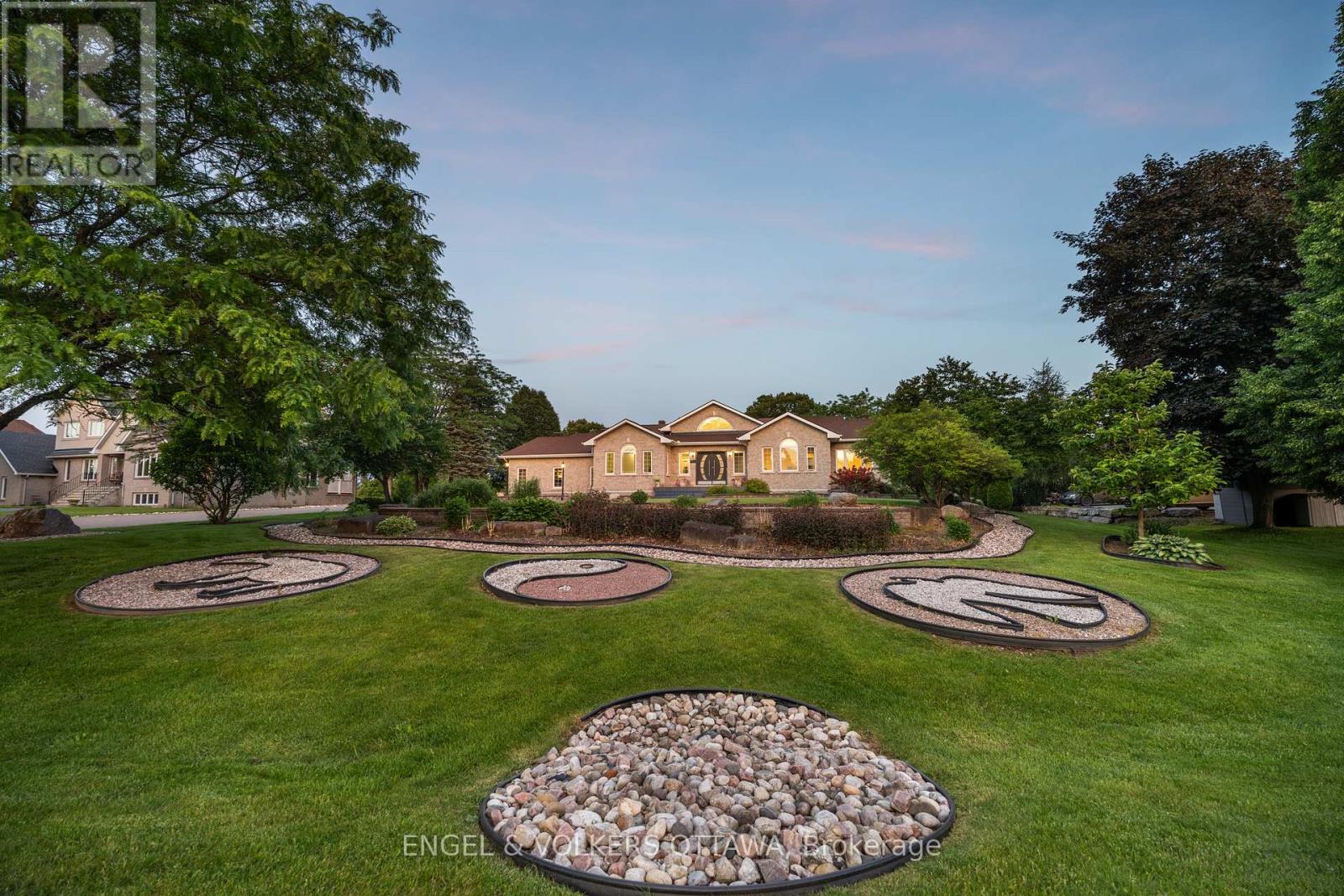 1562 LAKESHORE DRIVE