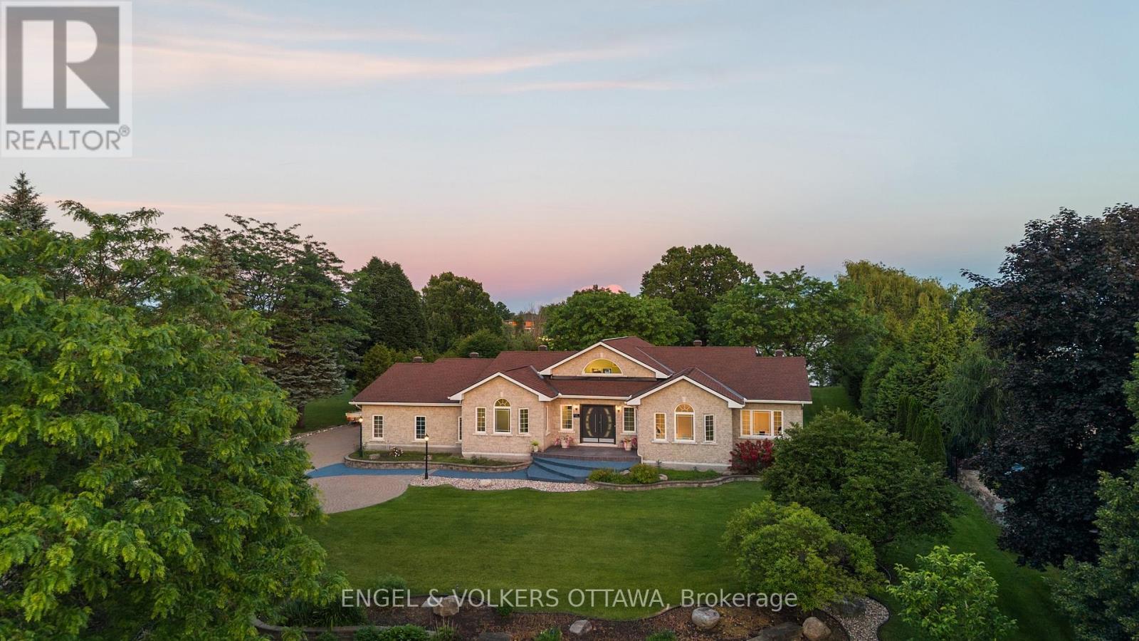 1562 LAKESHORE DRIVE
