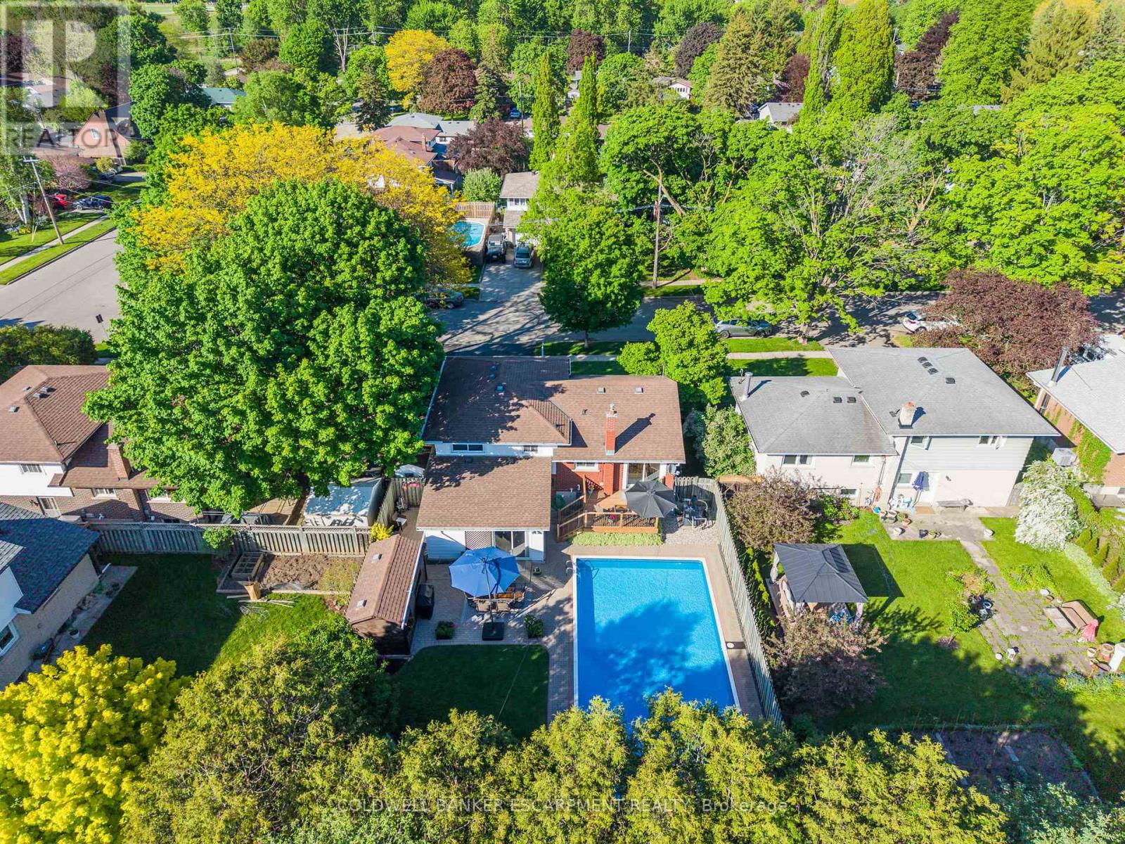 40 STRATHMERE PLACE