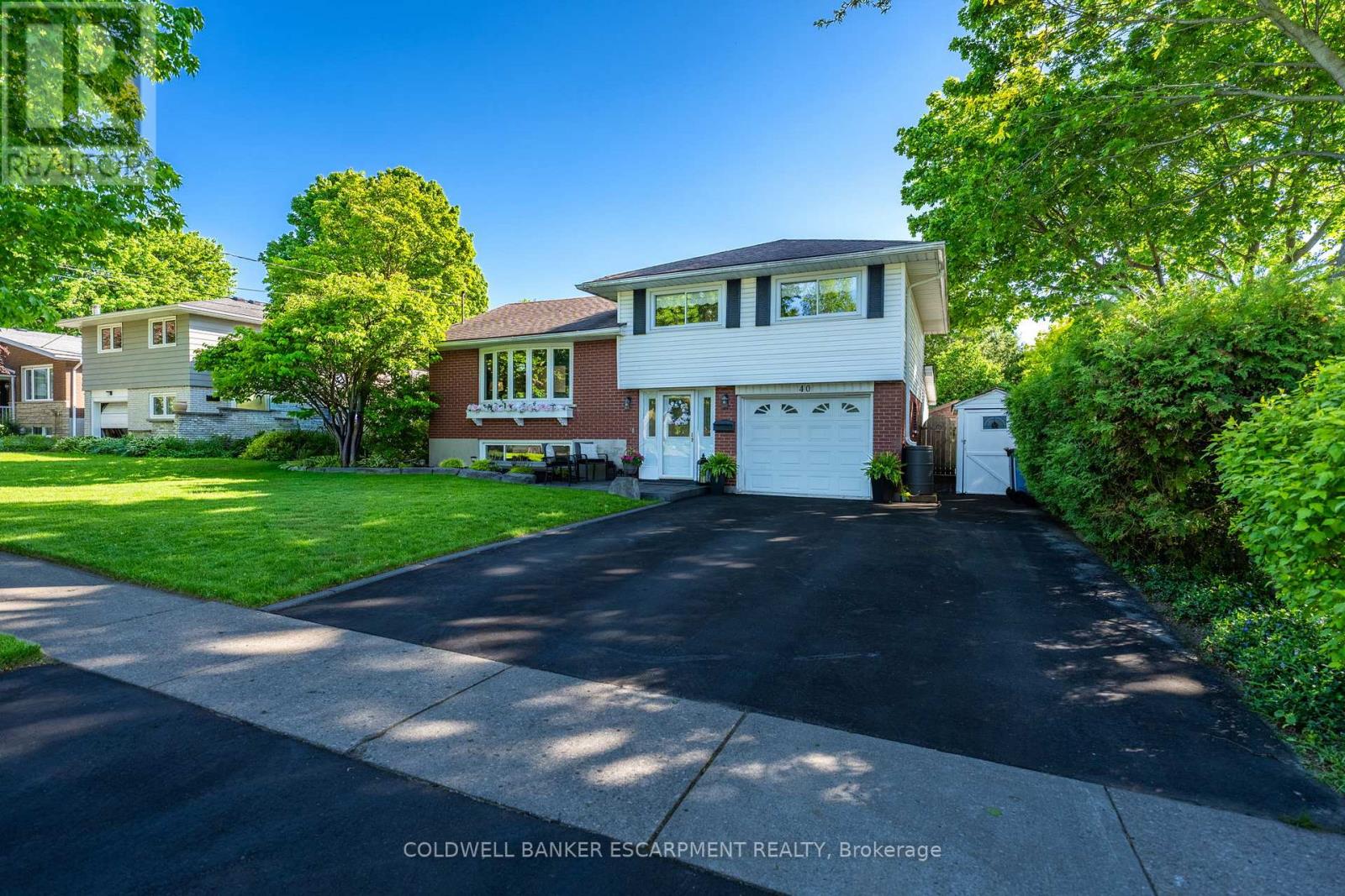 40 STRATHMERE PLACE