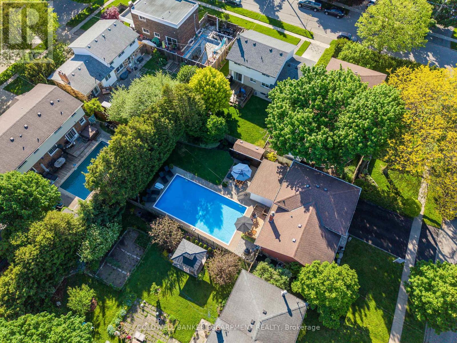 40 STRATHMERE PLACE