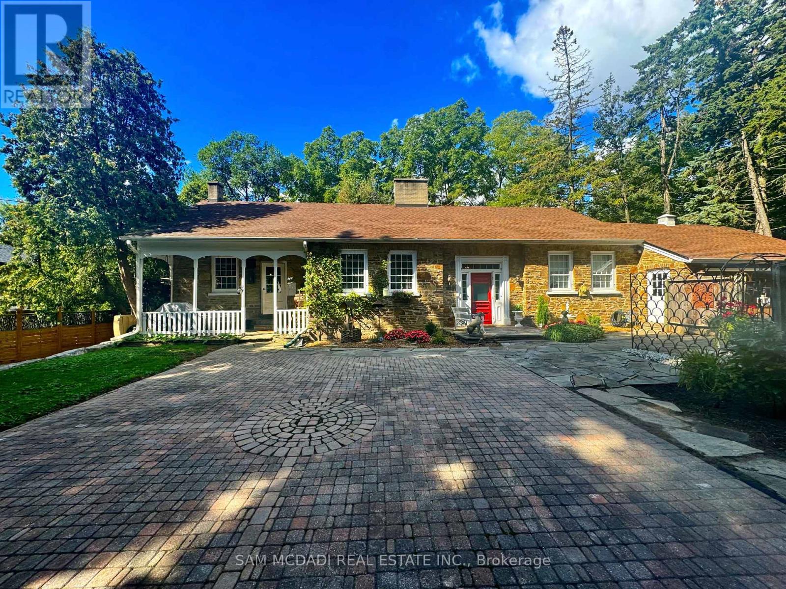 85 YORKLEIGH AVENUE
