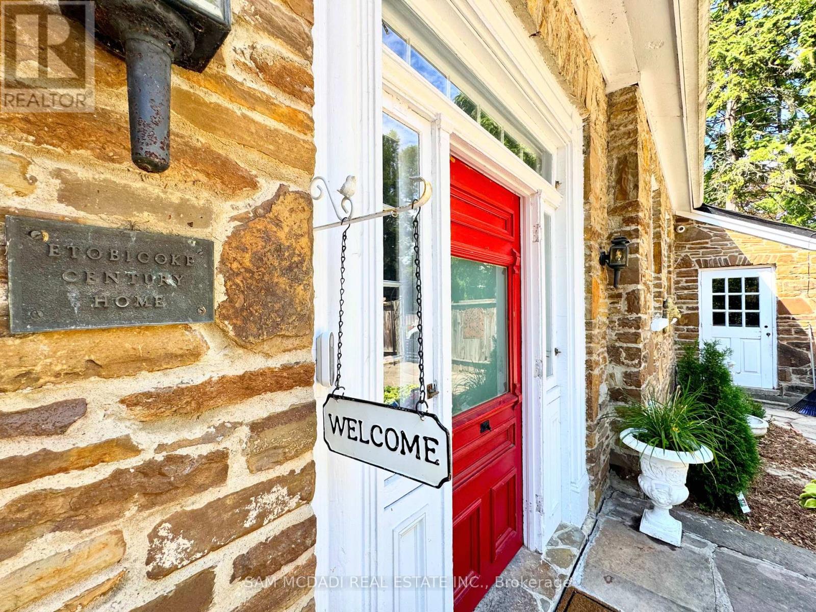 85 YORKLEIGH AVENUE