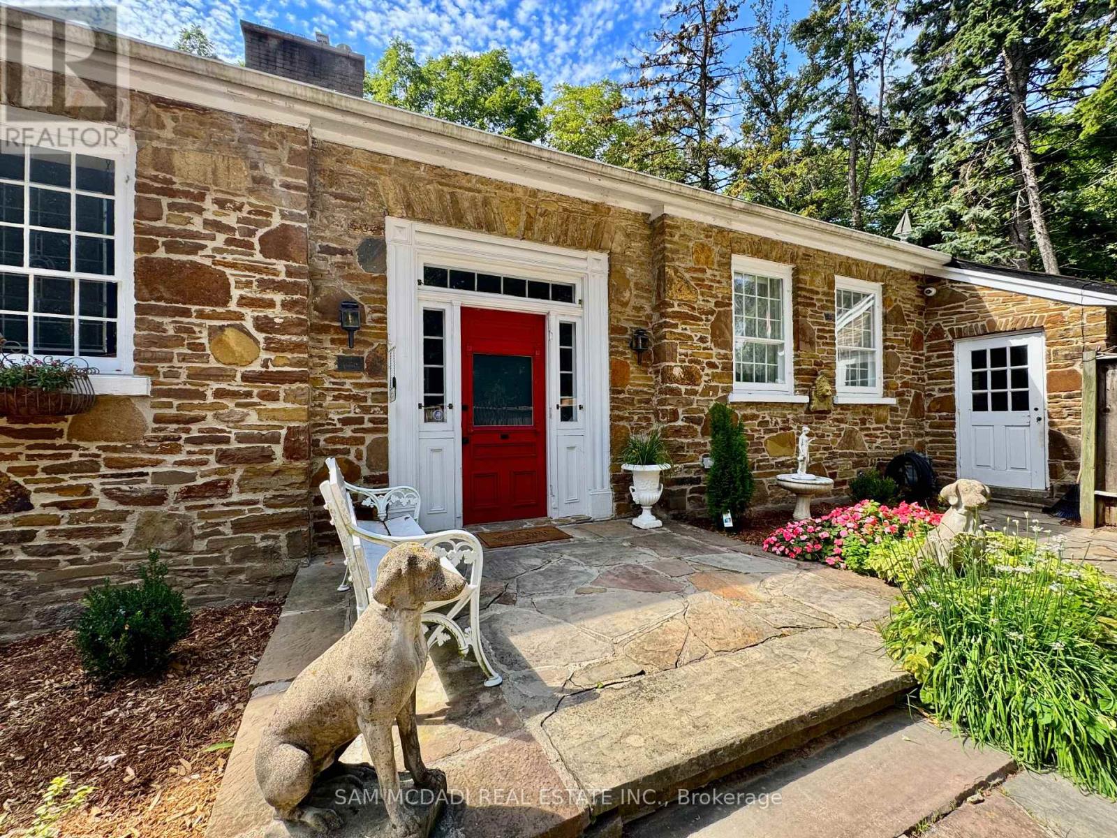 85 YORKLEIGH AVENUE