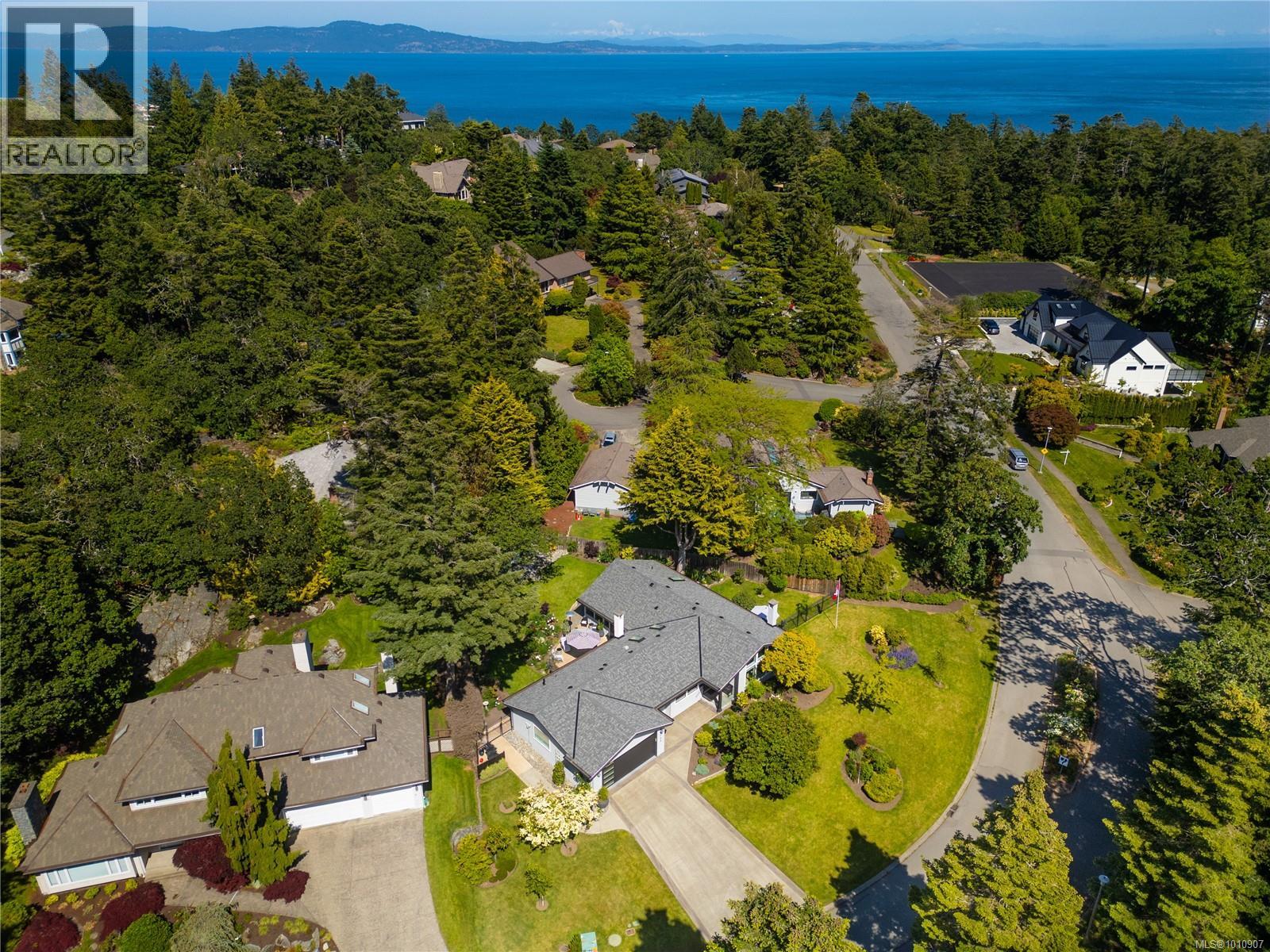 2780 Arbutus Rd