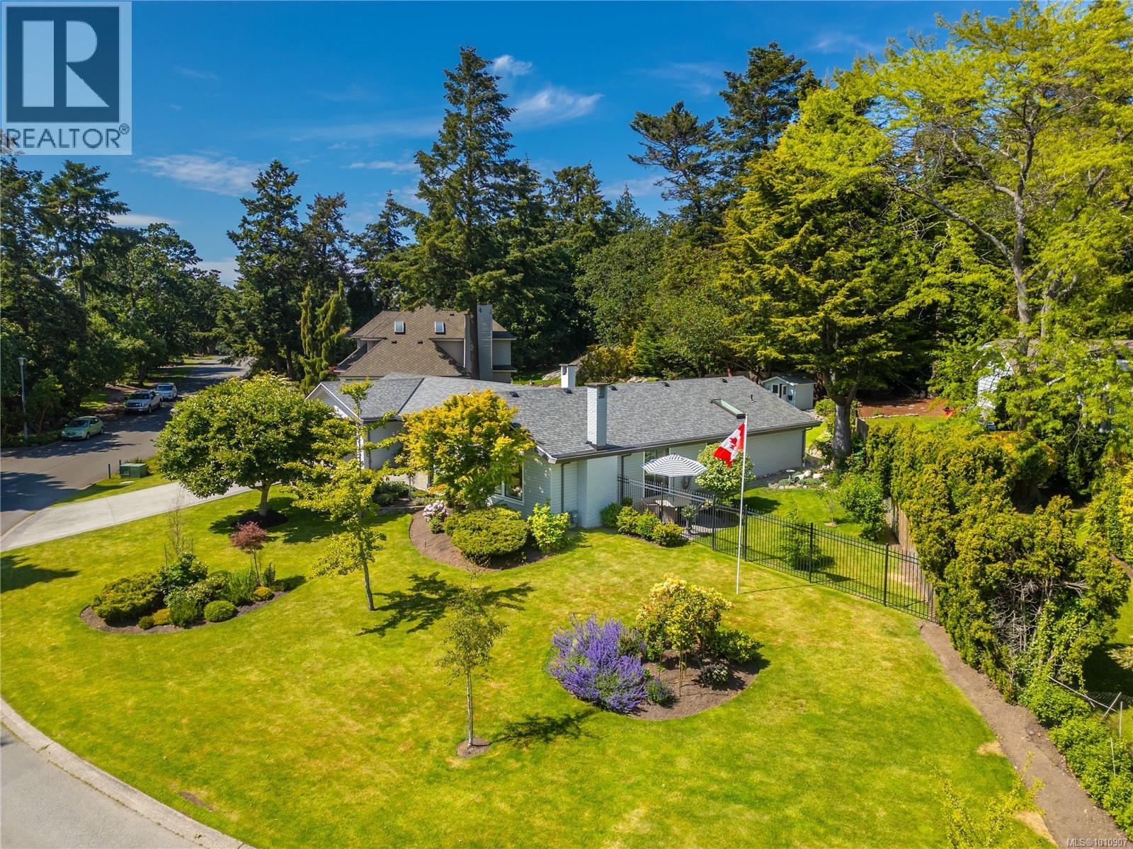 2780 Arbutus Rd