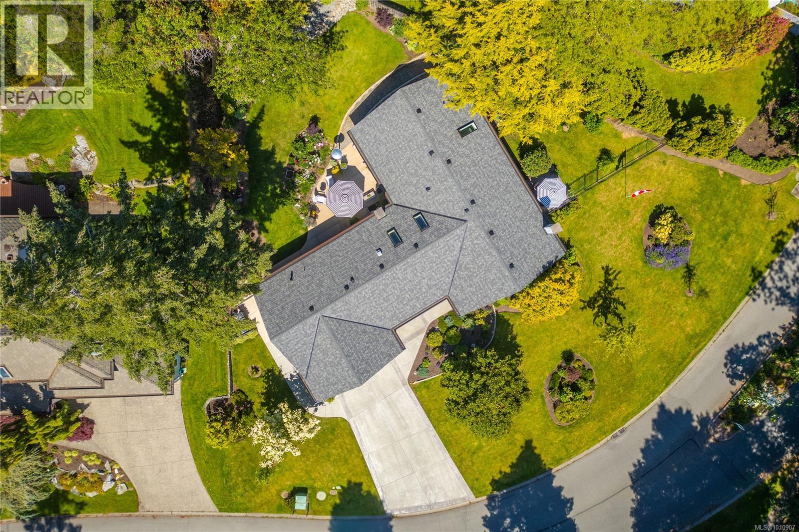 2780 Arbutus Rd