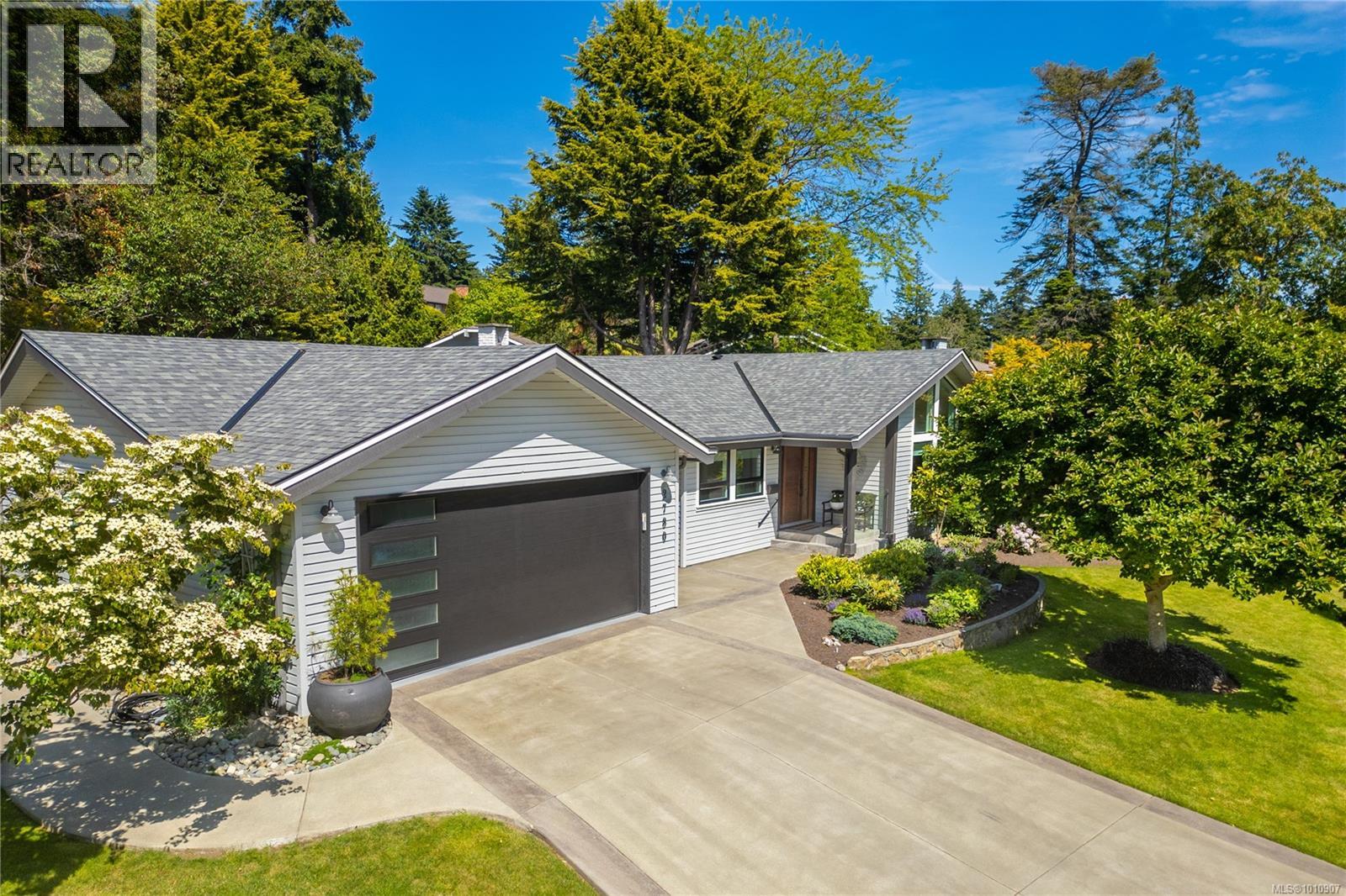 2780 Arbutus Rd