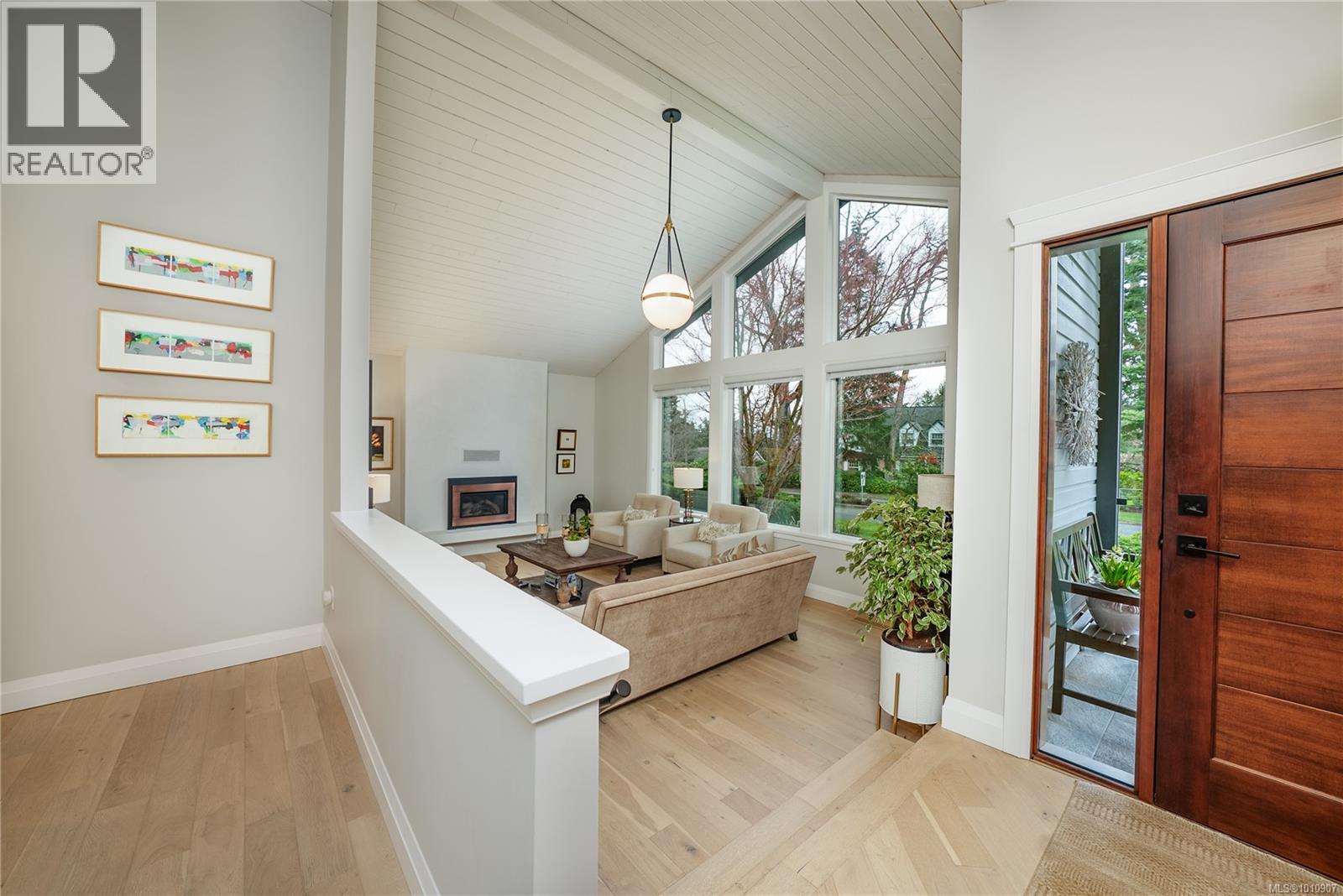 2780 Arbutus Rd