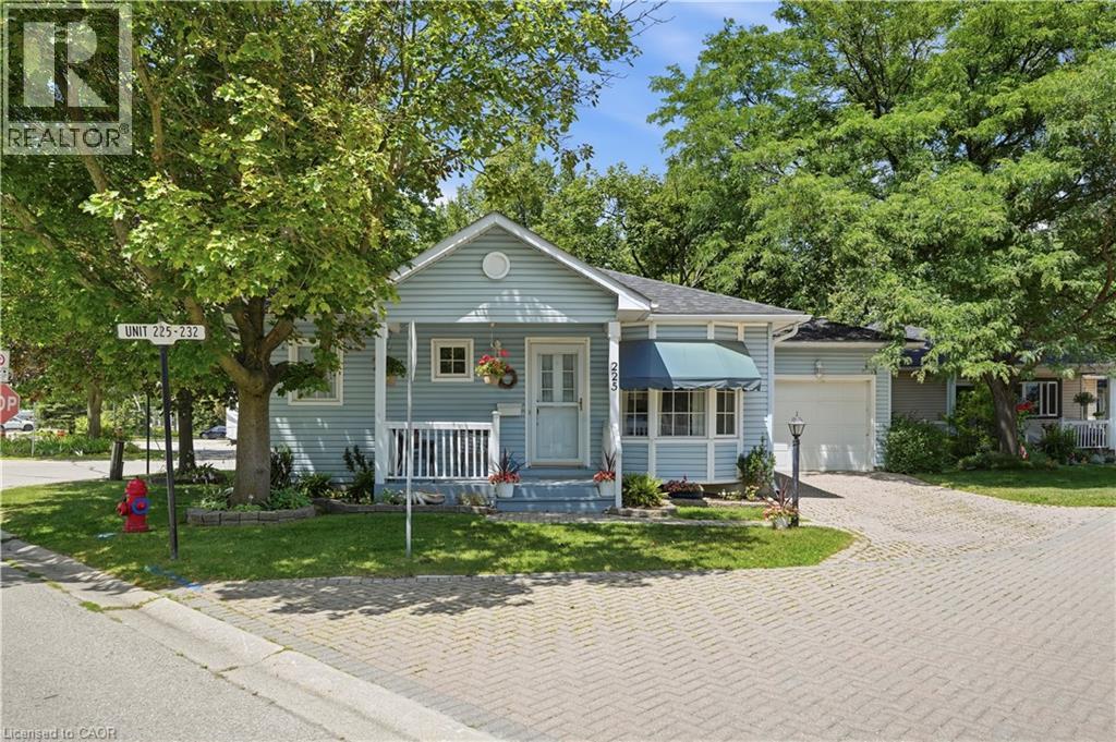 225 SILVERBIRCH Boulevard