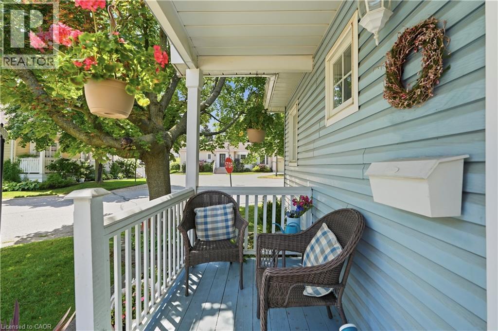 225 SILVERBIRCH Boulevard