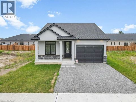 211 SYCAMORE Street Welland ON L3C0J8