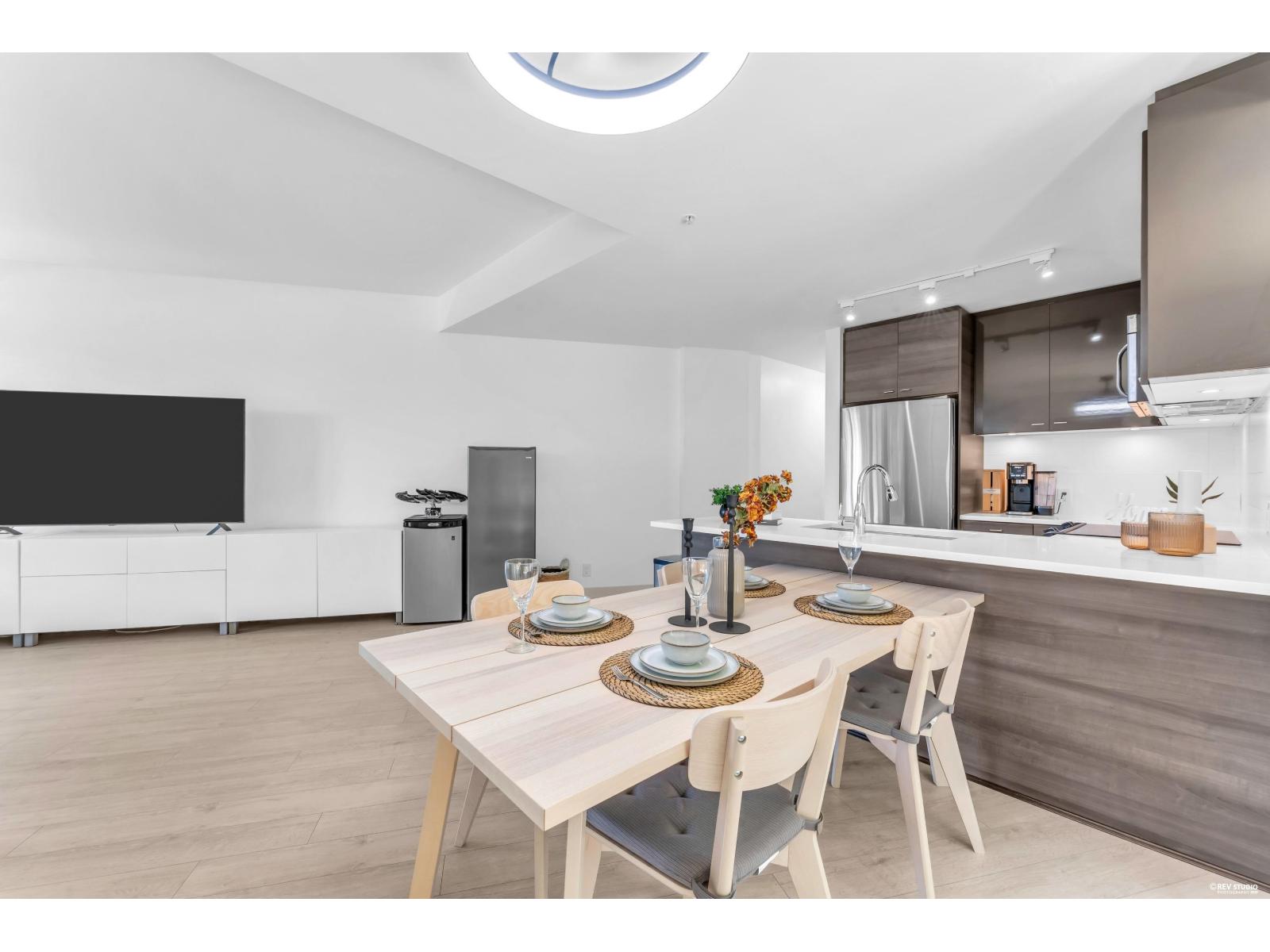 4 13931 FRASER HIGHWAY