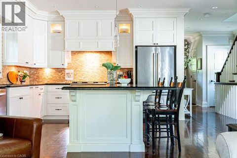 44 HEAD Street Oakville ON L6K1L5