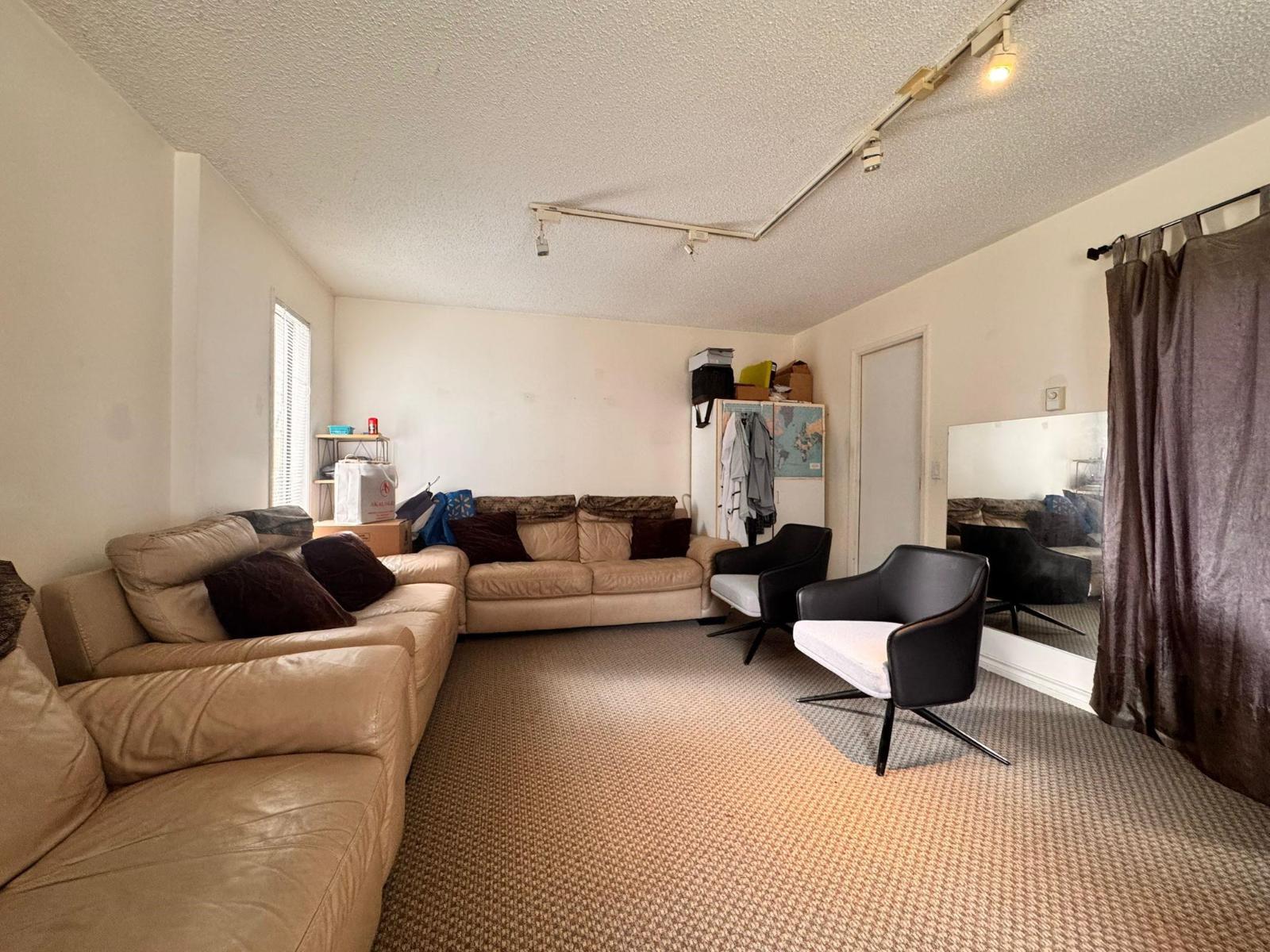 11101 CANYON CRESCENT