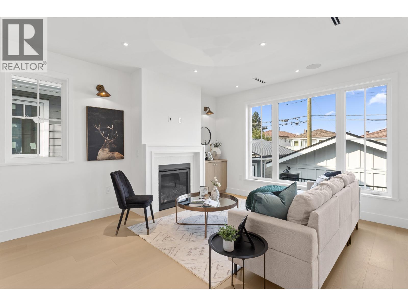 2 4315 ALBERT STREET