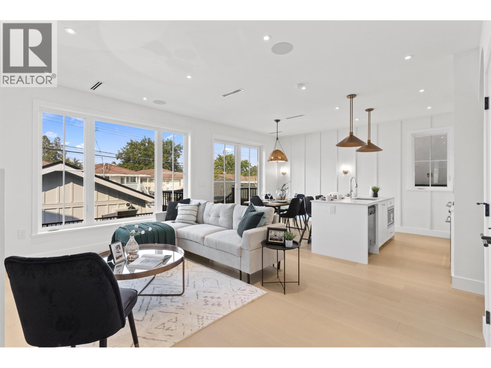 2 4315 ALBERT STREET