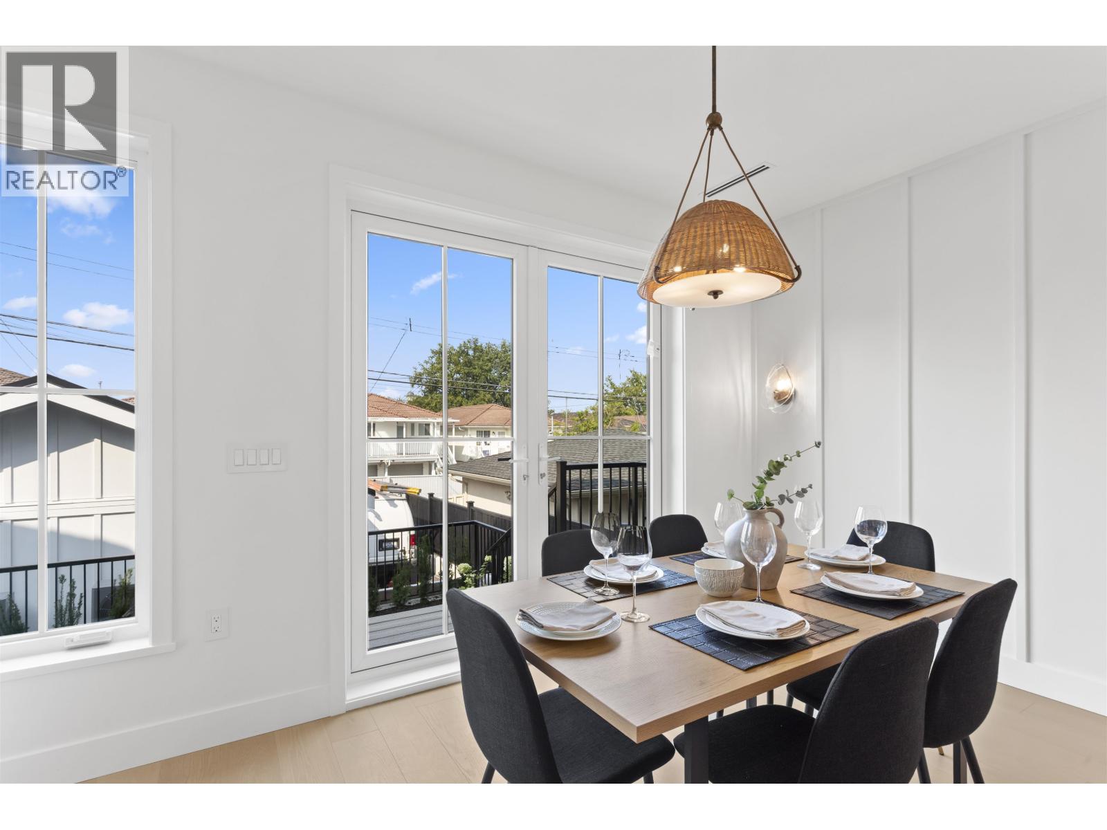 2 4315 ALBERT STREET