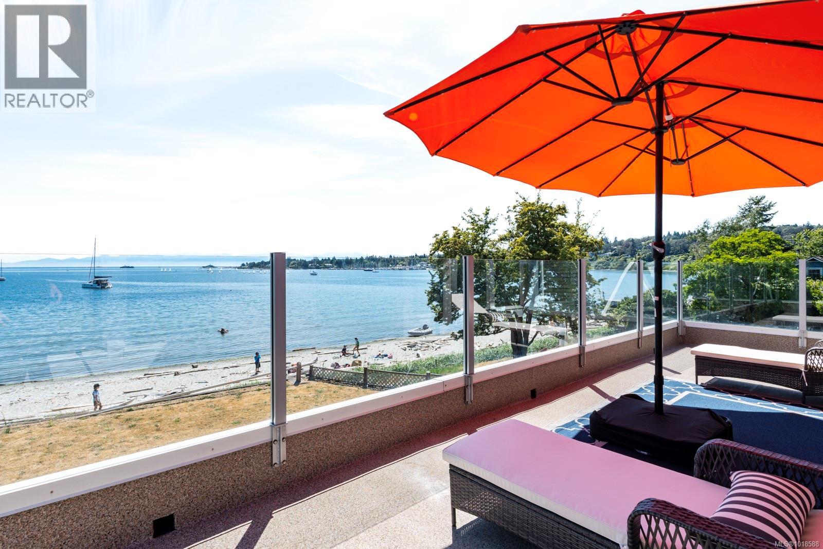 3905B Cadboro Bay Rd